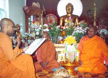 2003 - Gave an credential to Bhante Uparatana at hiis temple in Meryland.jpg
